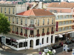 Street scene Arcachon from apt.jpg